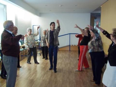 Taller de danza española en la Residencia San José de Burjassot