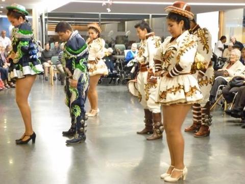 Actividad Danzas Bolivianas en Residencia San José