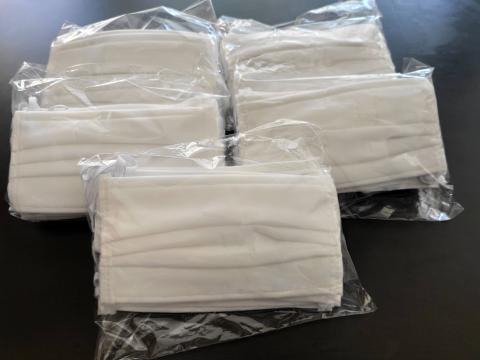 Pilukisonline regala 50 mascarillas de algodón a la Residencia San José