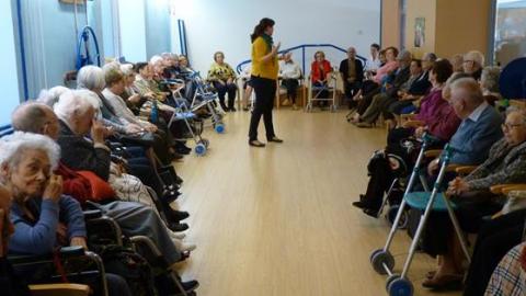 Charla sobre pensamiento positivo en la Residencia San José