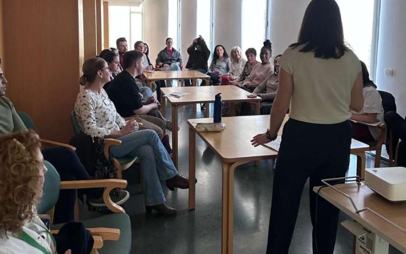 Jornada de trabajo con profesionales de todas las áreas de la Residencia, de donde salió el Grupo Promotor.